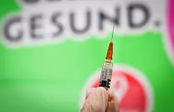 Auch einige Apotheken bieten Grippeschutzimpfungen an. (Archivbild) - &copy; Jens Kalaene/dpa