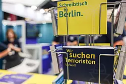 &laquo;Wir suchen Terroristen&raquo;, wirbt der BND. - &copy; Oliver Berg/dpa