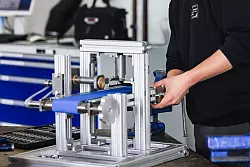 Auslandsgeschäft als stabilisierender Faktor für Deutschlands Maschinenbauer (Symbolbild) - © Oliver Berg/dpa