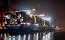 Nur wenige Branchen rechnen in den nächsten Monaten mit steigenden Auslandsumsätzen. - © Markus Scholz/dpa