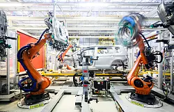 Insbesondere die Produktion in der Automobilindustrie ist zu Jahresbeginn gestiegen. - © Julian Stratenschulte/dpa