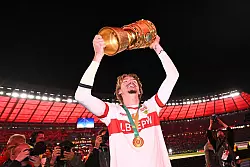 Debütant Nick Woltemade kommt als DFB-Pokalsieger zum Nationalteam. - © Tom Weller/dpa
