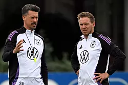 Letztmals vereint als Trainergespann: Julian Nagelsmann (r) und sein Assistent Sandro Wagner, der nach dem Final Four Chefcoach beim FC Augsburg wird. - © Federico Gambarini/dpa