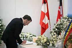 Frankreichs Pr&auml;sident Emmanuel Macron war einer der Trauerg&auml;ste in der Schweiz. - &copy; Fabrice Coffrini/AFP POOL KEYSTONE/dpa