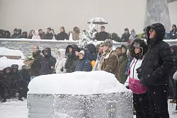 Bei der Trauerfeier f&uuml;r die Opfer des Infernos von Crans-Montana ruhte in der Schweiz f&uuml;r Minuten das &ouml;ffentliche Leben. - &copy; Alessandro Della Valle/KEYSTONE/dpa