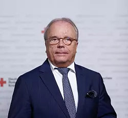 Prof. Bernd Böttiger ist Bundesarzt des Deutschen Roten Kreuzes (DRK) und Vorstandsvorsitzender des Deutschen Rates für Wiederbelebung. - © Henning Schacht/DRK/dpa-tmn