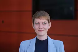 Die Queerbeauftragte Sophie Koch sieht den Ausschluss von Gruppen vom CSD kritisch. (Archivfoto) - &copy; Sebastian Willnow/dpa