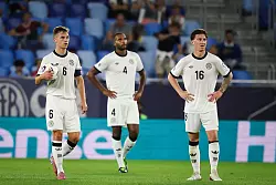 Müssen noch länger um die WM zittern: Joshua Kimmich. (Archivbild) - © Christian Charisius/dpa
