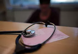 Bei den gefälschten Rezepten handelt es sich um solche in Papierform. (Symbolbild) - © picture alliance / dpa