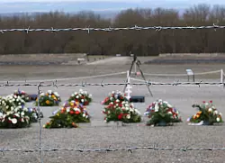 Das KZ Buchenwald gilt als Synonyme für die schrecklichen Verbrechen der Nationalsozialisten. - © Bodo Schackow/dpa