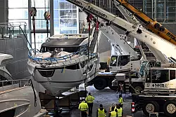 Landgang der Luxusjachten in den D&uuml;sseldorfer Messehallen. - &copy; Federico Gambarini/dpa