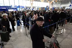 Das technische Problem erwischte die griechischen Airports mitten in der Urlaubszeit. - &copy; Yorgos Karahalis/AP/dpa
