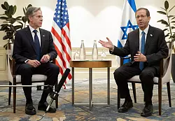 US-Au&szlig;enminister Antony Blinken (l) trifft Israels Pr&auml;sident Isaac Herzog. - &copy; Saul Loeb/Pool AFP/AP