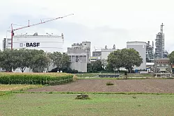 Der weltgr&ouml;&szlig;te Chemiekonzern BASF will mit einer neuen Strategie wieder profitabler werden. - &copy; Uwe Anspach/dpa