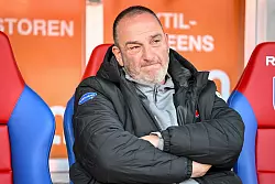 Heidenheims Trainer Frank Schmidt steht mit seinem Team unter Druck. - &copy; Harry Langer/dpa