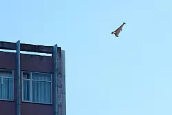 Russland hat seine Drohnenangriffe intensiviert. - © Efrem Lukatsky/AP/dpa