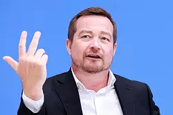 Der Polizeibeauftragte des Bundes, Uli Gr&ouml;tsch (SPD), sah den Taser fr&uuml;her kritisch, hat seine Meinung aber inzwischen ge&auml;ndert. (Archivfoto) - &copy; Carsten Koall/dpa