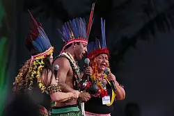 F&uuml;r viele Indigene ist der Austragungsort der Konferenz in Bel&eacute;m im Amazonasgebiet eine Chance: Sie k&ouml;nnen ihre Stimme h&ouml;rbar machen. - &copy; Fernando Llano/AP/dpa