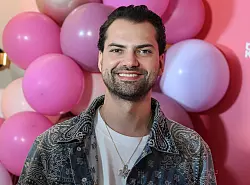 Der Schauspieler hatte ausstehende Schulden an ein Hotel in Österreich nicht bezahlt und war deshalb mit einem europäischen Haftbefehl gesucht worden. (Archivbild) - © Jens Kalaene/dpa