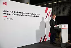 Bahnchef Richard Lutz zufolge ist die neue Verbindung zwischen Berlin und Paris Sinnbild eines geeinten Europas. - © Hannes P. Albert/dpa