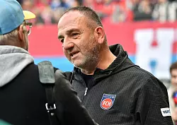 Setzte auf Offensivpower: FCH-Coach Frank Schmidt. - © Jan-Philipp Strobel/dpa