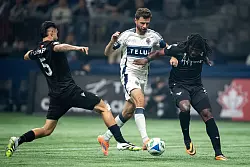 Der langjährige Bayern-Profi Thomas Müller (M) erzielte gegen den Vancouver FC selbst einen Treffer. - © Ethan Cairns/Canadian Press via ZUMA Press/dpa