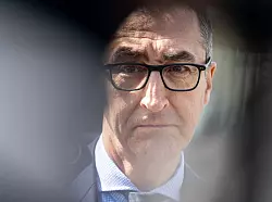 &laquo;Sie sind eine nicht zu &uuml;berh&ouml;rende Absage an unsere pluralistische Demokratie&raquo;, sagt Bundesagrarminister Cem &Ouml;zdemir (Gr&uuml;ne) &uuml;ber Autokorsos in Deutschland, bei denen Anh&auml;nger den Wahlsieg von Erdogan in der T&uuml;rkei feiern. - &copy; Fabian Sommer/dpa