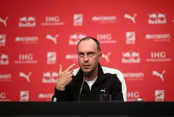 Nach dem 0:6 in München will Leipzigs Trainer Ole Werner gegen Heidenheim ein erfolgreiches Heimdebüt feiern. (Archivbild) - © Robert Michael/dpa
