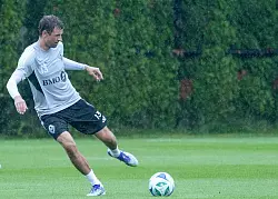 Thomas Müller hat sein erstes Mannschaftstraining absolviert. - © Maximilian Haupt/dpa