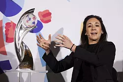 Freut sich über eine erfolgreiche EM: UEFA-Direktorin Nadine Keßler. - © Peter Klaunzer/Keystone/dpa