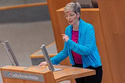 Die Grünen rechnen vor, dass in den Kommunen pro Jahr und Region gar nicht so viel Geld aus dem Sondervermögen übrig bleibt. - © Rolf Vennenbernd/dpa