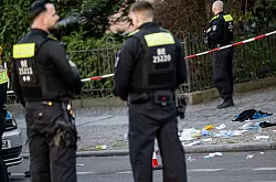 An der nahe gelegenen Schloßstraße schoss die Polizei auf den mutmaßlichen Angreifer. - © Fabian Sommer/dpa
