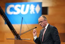 &laquo;Ich bin jedenfalls nicht bereit, das Thema Umwelt und Klimaschutz so hoch aufzuh&auml;ngen, dass damit ein gro&szlig;er Teil unseres industriellen Kerns in der Bundesrepublik Deutschland verloren geht&raquo;, hatte Kanzler Merz (CDU) in seiner Rede auf dem CSU-Parteitag gesagt. - &copy; Karl-Josef Hildenbrand/dpa