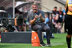 In der Coaching-Zone ist Sitzen nicht mehr erlaubt (Archivbild) - &copy; Henning Kaiser/dpa