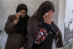 Weinende Frauen in Rafah im S&uuml;den des Gazastreifens. - &copy; Abed Rahim Khatib/dpa