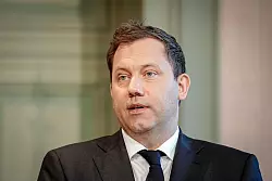 Will h&auml;rter gegen Steuerbetrug vorgehen: Finanzminister Lars Klingbeil. (Archivbild - &copy; Kay Nietfeld/dpa