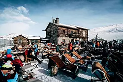 Cucina italiana mit alpinem Touch: Das bieten Bergh&uuml;tten wie die Camanel di Planon. - &copy; Mottolino/Livigno NEXT/dpa-tmn