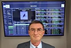 Hakan Kayal hat selbst noch nichts am Himmel entdeckt, was er nicht zuordnen konnte. - &copy; Karl-Josef Hildenbrand/dpa