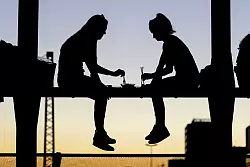 Freundschaften zeichnen sich durch Vertrauen und Ehrlichkeit aus. (Symbolbild) - &copy; Matthias Balk/dpa