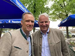 Die Sprecher der Wiesnwirte, Peter Inselkammer und Christian Schottenhamel, sehen sich für die Wiesn gerüstet. - © Sabine Dobel/dpa
