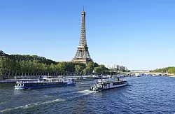 In Paris sind im August wegen der Ferien deutlich weniger Menschenmassen unterwegs. (Archivbild) - &copy; -/kyodo/dpa