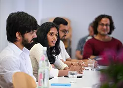 Indische Studierende im Gespr&auml;ch mit Arbeitsminister Heil an der FU Berlin. - &copy; Soeren Stache/dpa