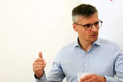 Anwalt Baumeister sieht die Datensammlung als illegal, Meta widerspricht. - &copy; Albert Otti/dpa