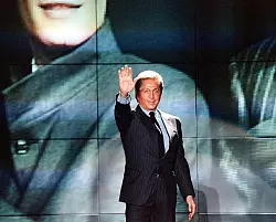 Die Perfektion, die Valentino selbst anstrebte, forderte er auch von seinen Mitarbeitern. - &copy; Giuseppe Farinacci/epa/dpa