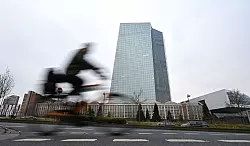 EZB: Verbraucher sollen zahlen können, wie sie wollen (Archivbild) - © Arne Dedert/dpa