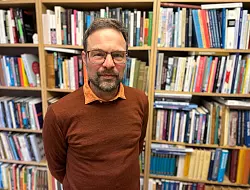 Dass Trump erneut verspreche, die Grönländer reich zu machen, mache kaum einen Unterschied für die Wahl, glaubt der Grönland-Experte Ulrik Pram Gad. (Archivbild) - © Steffen Trumpf/dpa