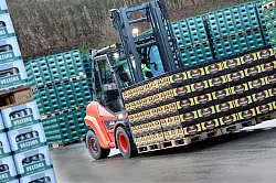 Veltins hat nach der &Uuml;bernahme der Marke mit der Produktion von Karamalz in der eigenen Brauerei im Sauerland begonnen. - &copy; Brauerei C.& A. Veltins/dpa