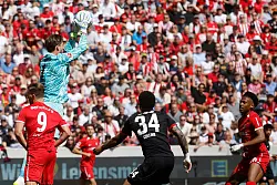 Kampf um die Königsklasse: Freiburg gegen Frankfurt. - © Philipp von Ditfurth/dpa