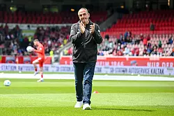 In der Relegation gefordert: Frank Schmidt. - © Harry Langer/dpa