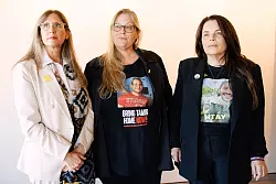 Nach dem Trump-Plan schwanken die M&uuml;tter deutscher Hamas-Geiseln zwischen Bangen und Hoffen. - &copy; Carsten Koall/dpa